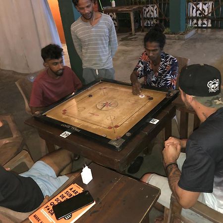Beach Break Surf Hostel Weligama Kültér fotó