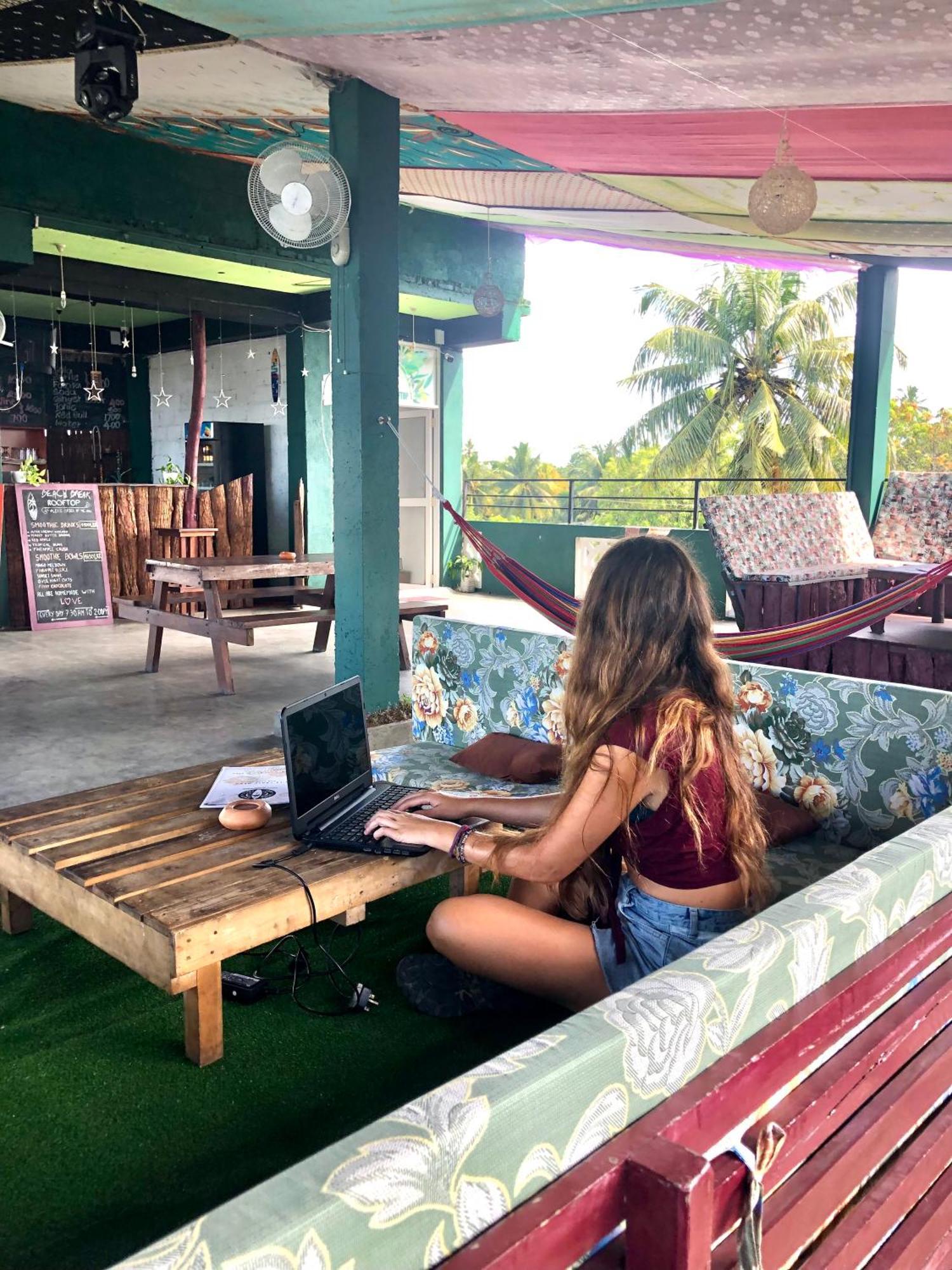 Beach Break Surf Hostel Weligama Kültér fotó
