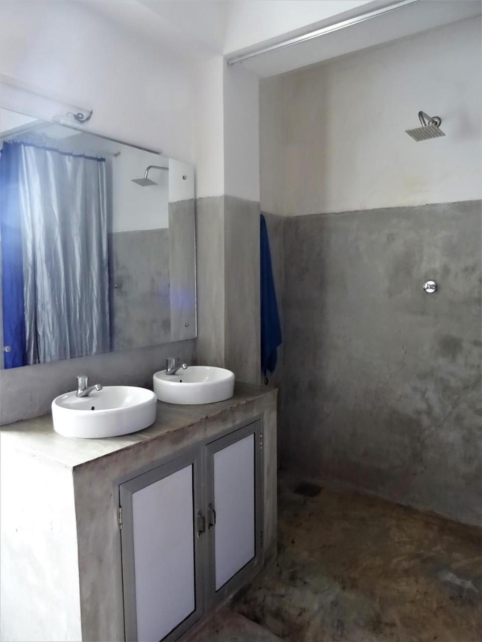 Beach Break Surf Hostel Weligama Kültér fotó