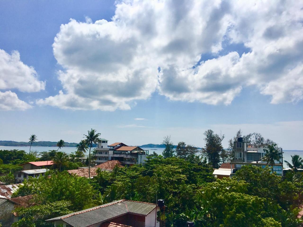 Beach Break Surf Hostel Weligama Kültér fotó