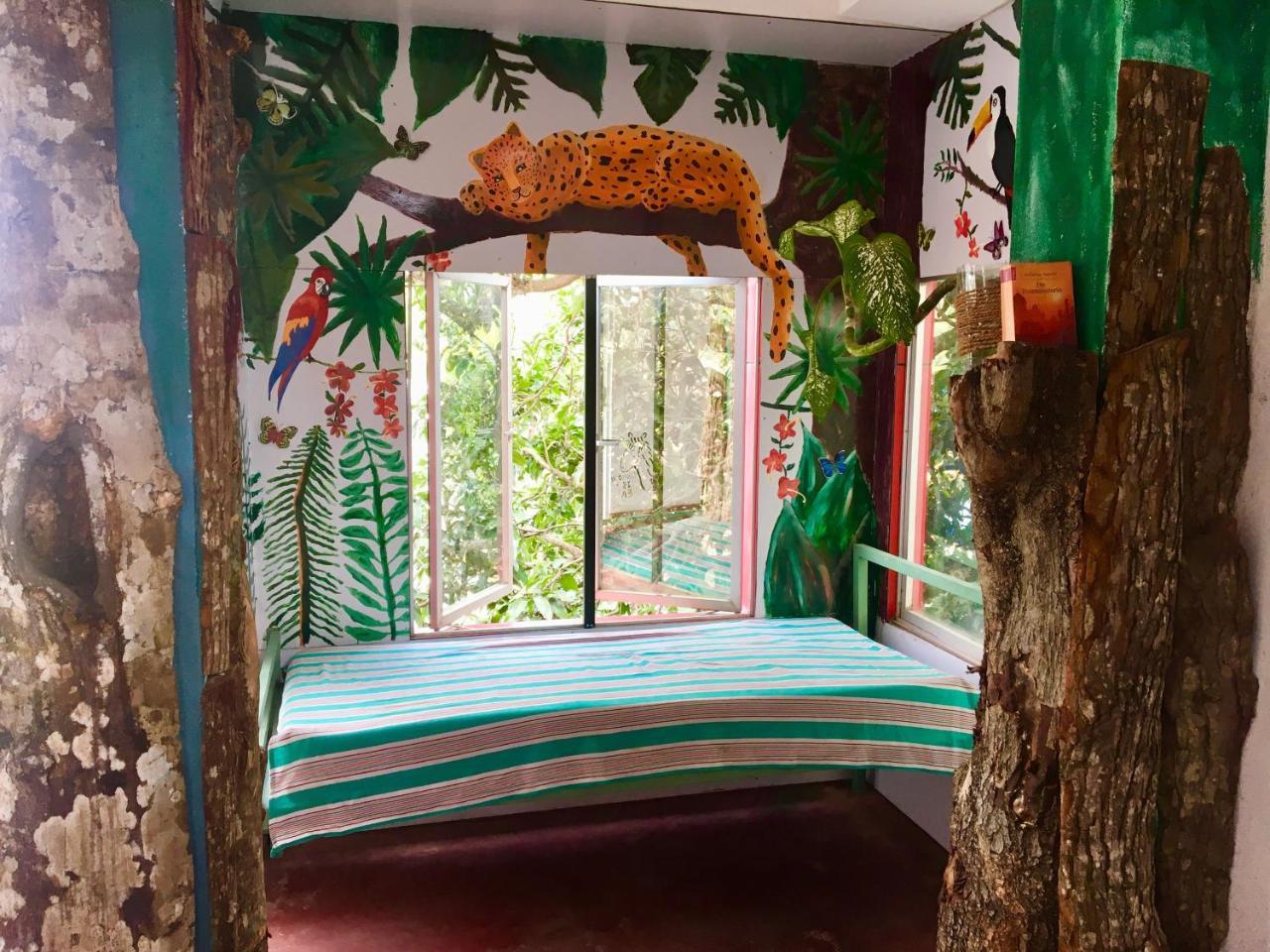 Beach Break Surf Hostel Weligama Kültér fotó