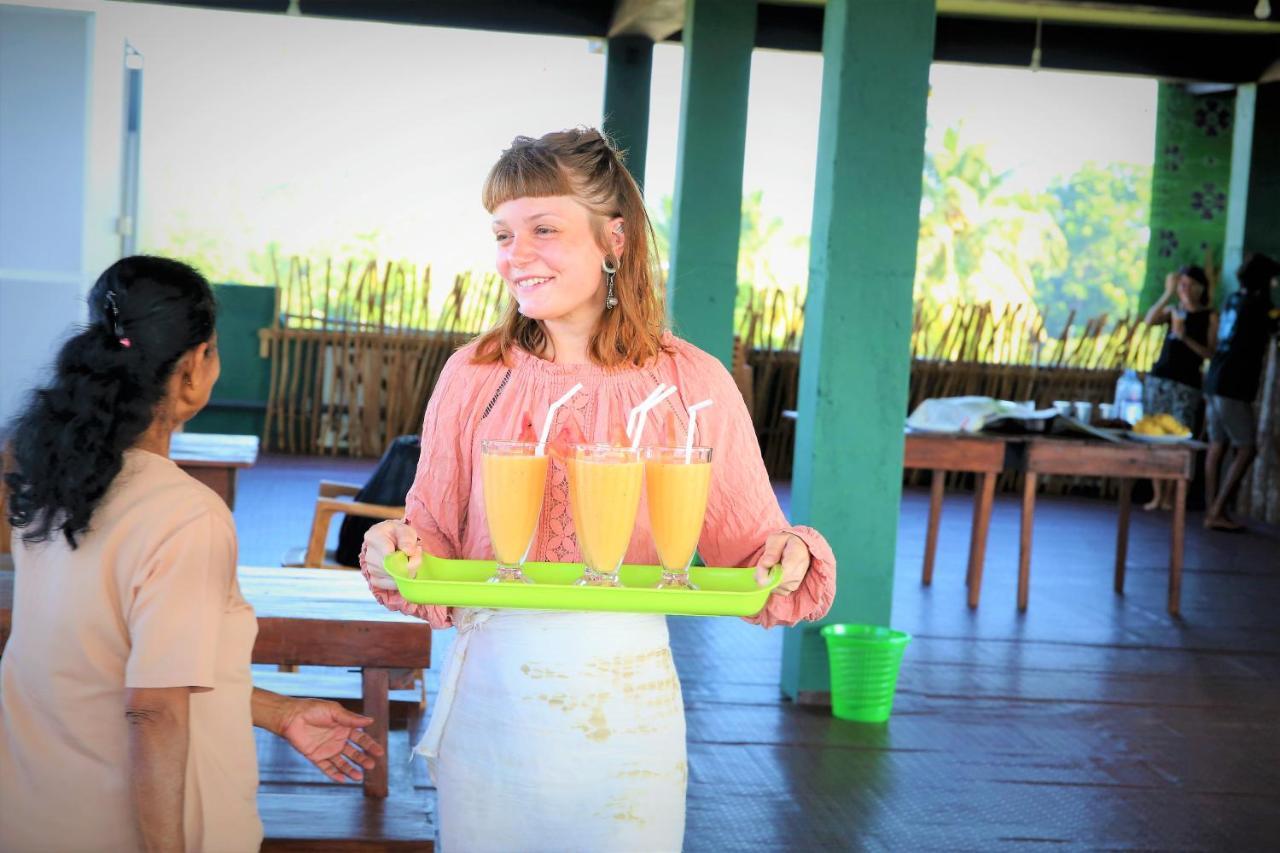 Beach Break Surf Hostel Weligama Kültér fotó