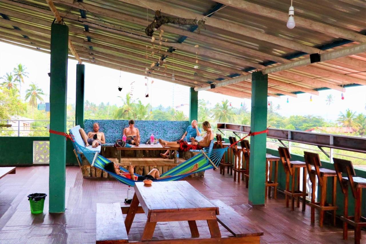 Beach Break Surf Hostel Weligama Kültér fotó